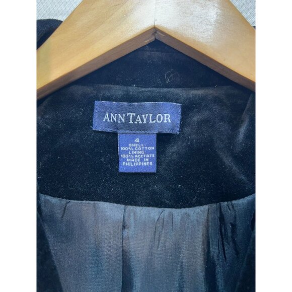 Ann Taylor Women's Button Front Velvet Preppy Blazer Size 4 Black Long Sleeve - Picture 3 of 11